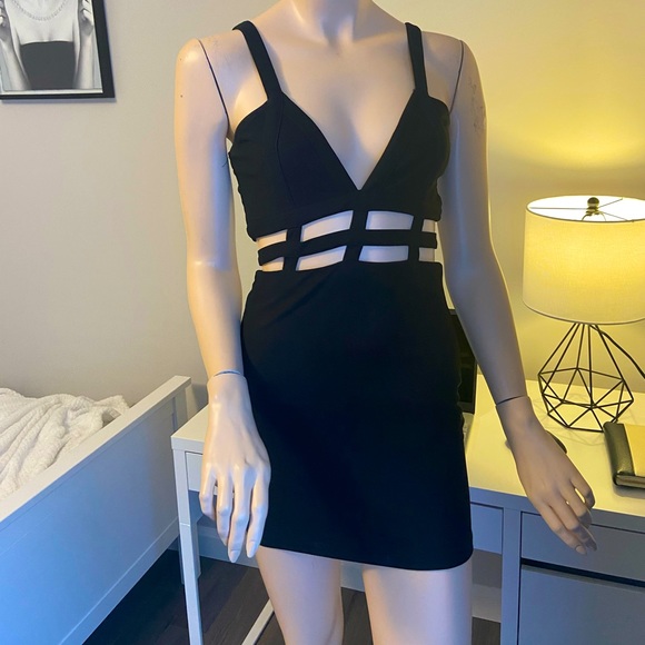 TOBI Dress - Picture 2 of 5